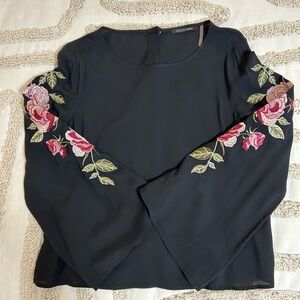Dolce Cabo Three-Quarter Sleeve Bell-Shaped Embroidered Blouse